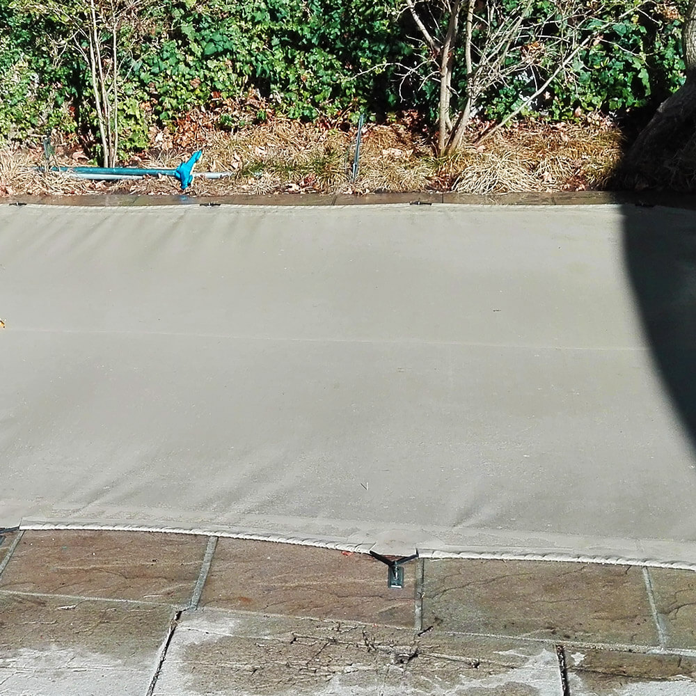Touareg pool cover secured